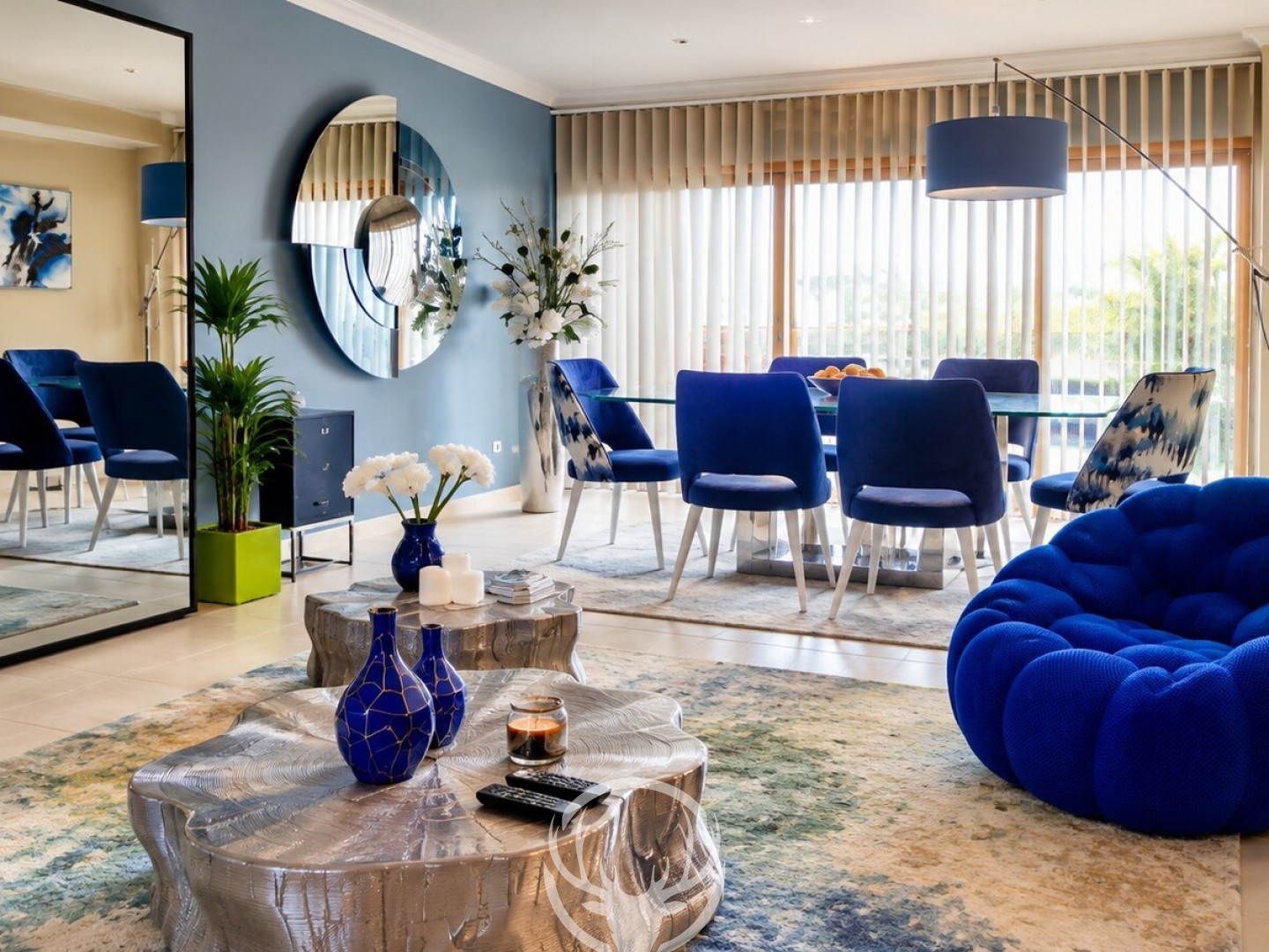 Moradia V4 Elegante em Olhos de Água com Terraços Privativos, Piscina e Estilo de Vida junto ao Mar