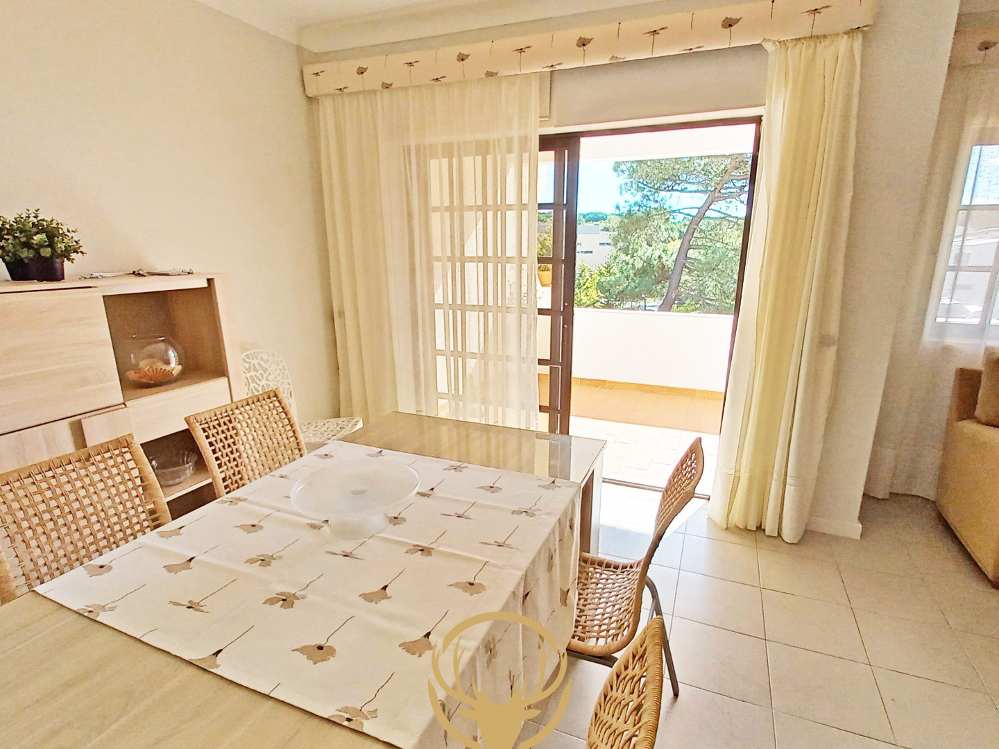 2 Bedroom Apartment in Açoteias for Long Term Rent