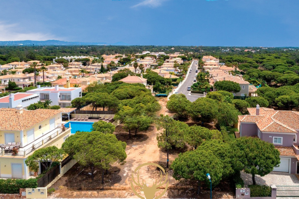 Land for sale in Loulé, Portugal — €1,575,000