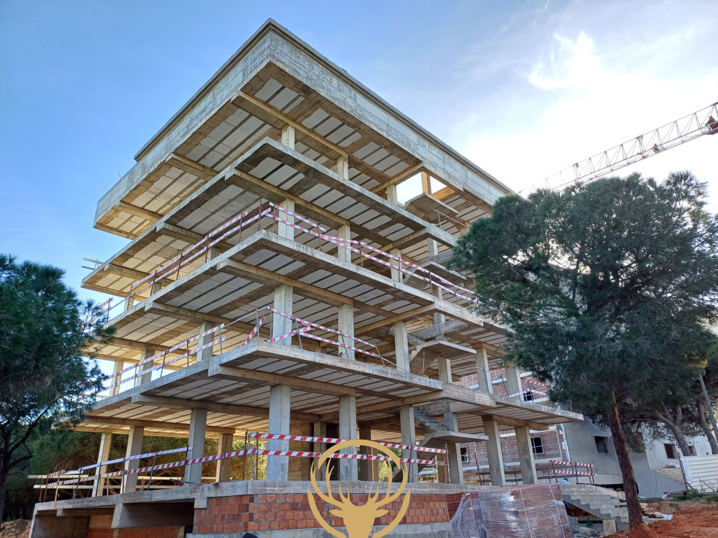 Exclusive 3-Bedroom Duplex Penthouse in Pine Sun Park