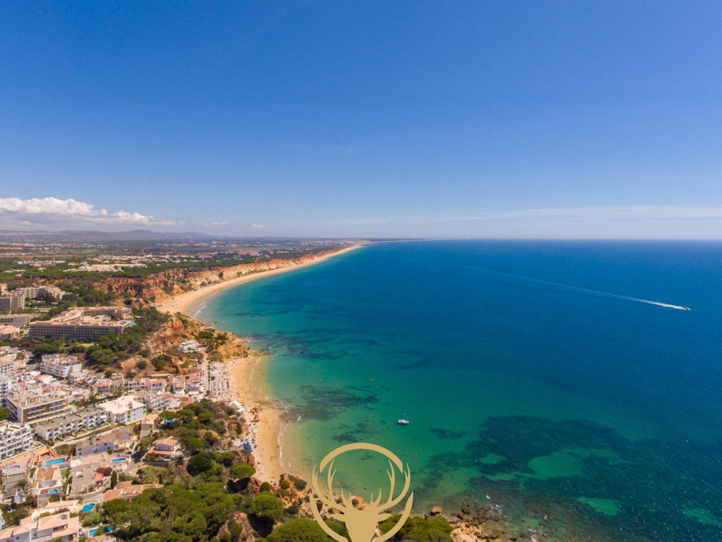  Ocean-front resort with  52 apartments in Olhos de Agua