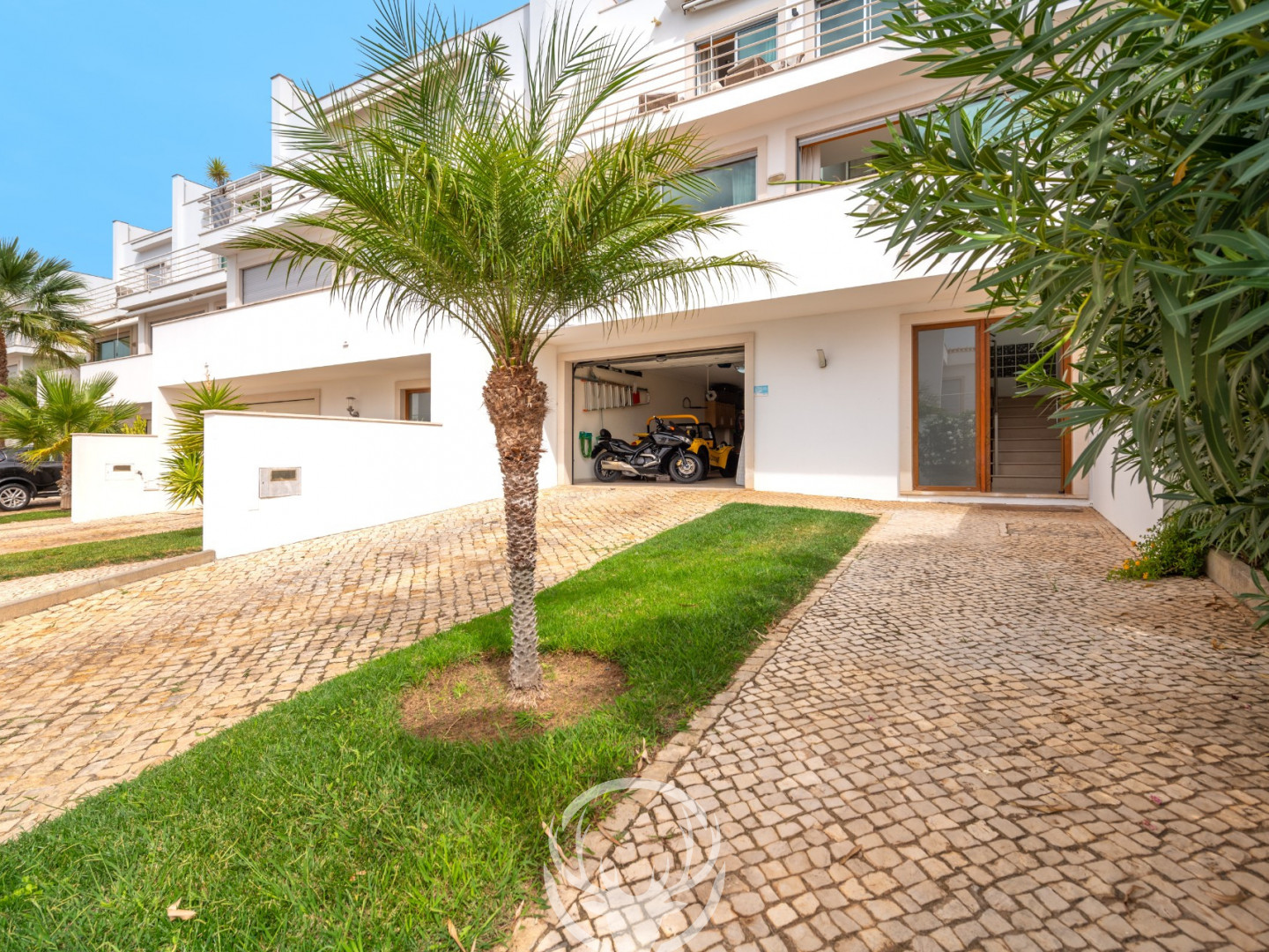Elegante Moradia de 4 Quartos nos Prestigiados Terraços da Vinha de Vilamoura