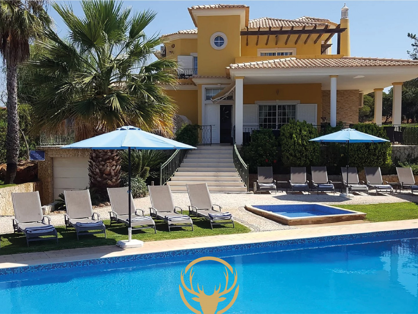 Elegant 8-Bedroom Villa in Almancil, a Stone's Throw from Quinta do Lago