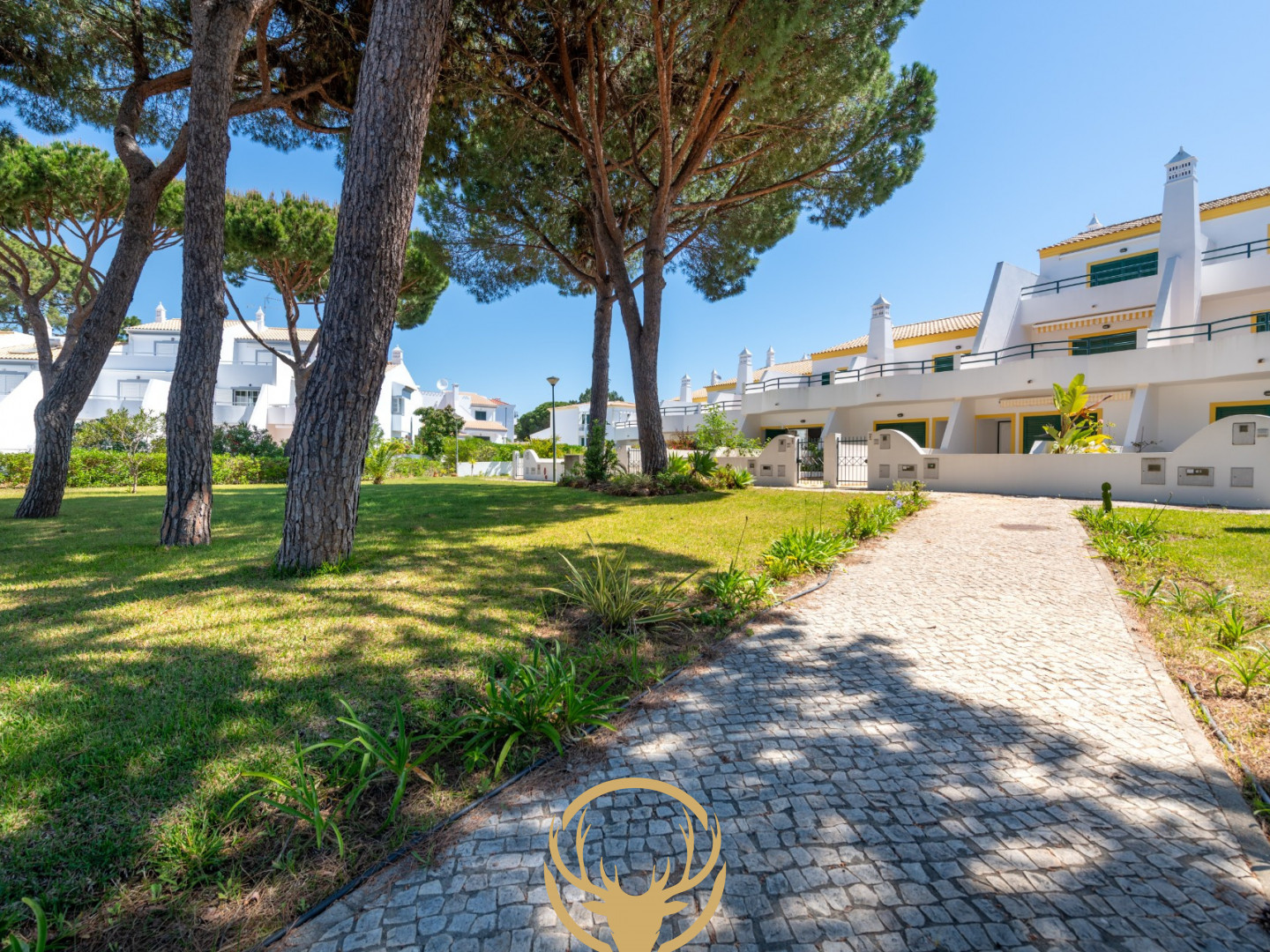 SOLD! Traditional 2-bedroom townhouse in Açoteias